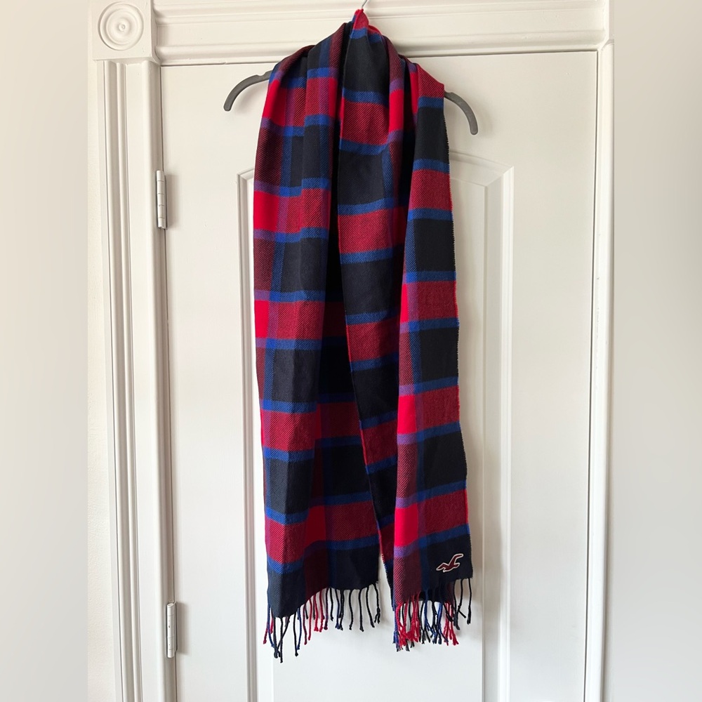 NWOT Hollister Plaid Scarf with Fringe Tassels Q